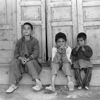 Afgan kids sitting in doorway
